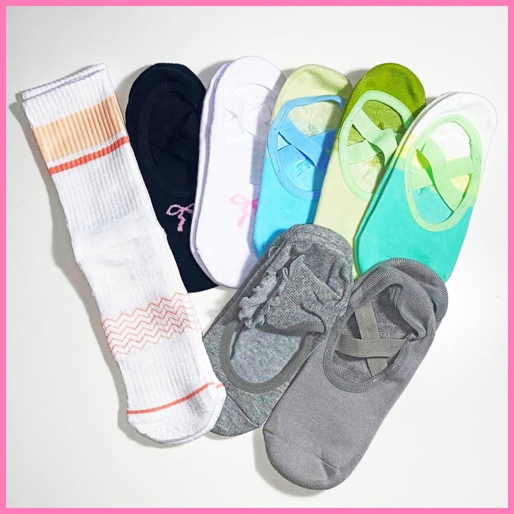8 CUTE NEW WOMENS STRAPPY MULTI COLOR YOGA / PILATES SOCKS & SILICONE BOTTOMS
